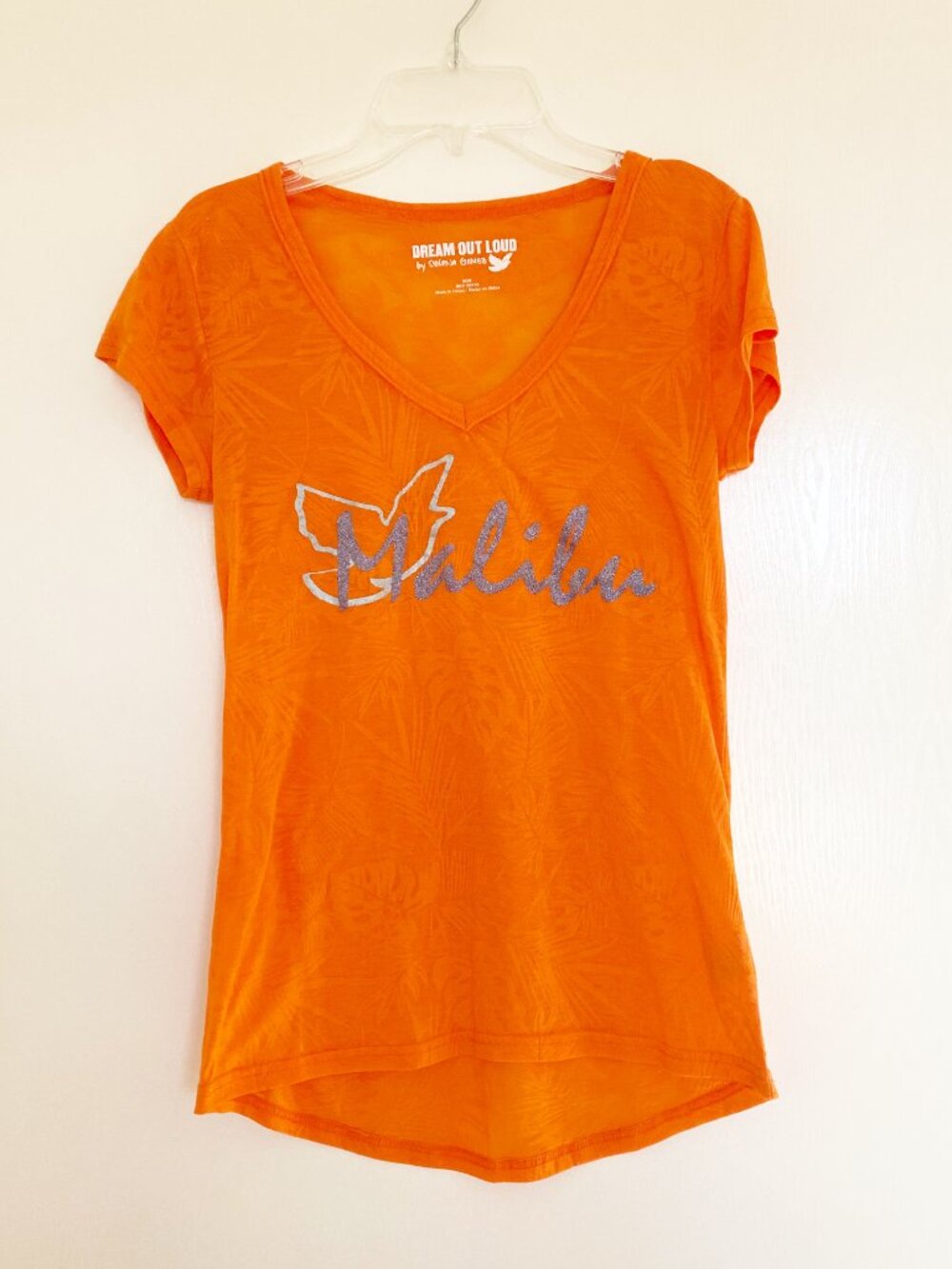 Selena Gomez Malibu Tee Shirt Top Dream Out Loud V Neck Palm Leaf Silver Medium